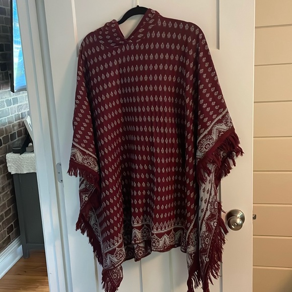 Hooded poncho sweater - Picture 1 of 2